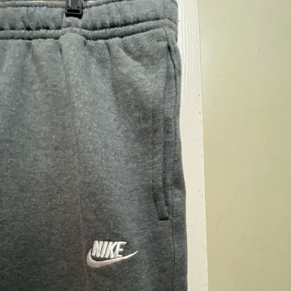 Nike sweatpants - Picture 2 of 10